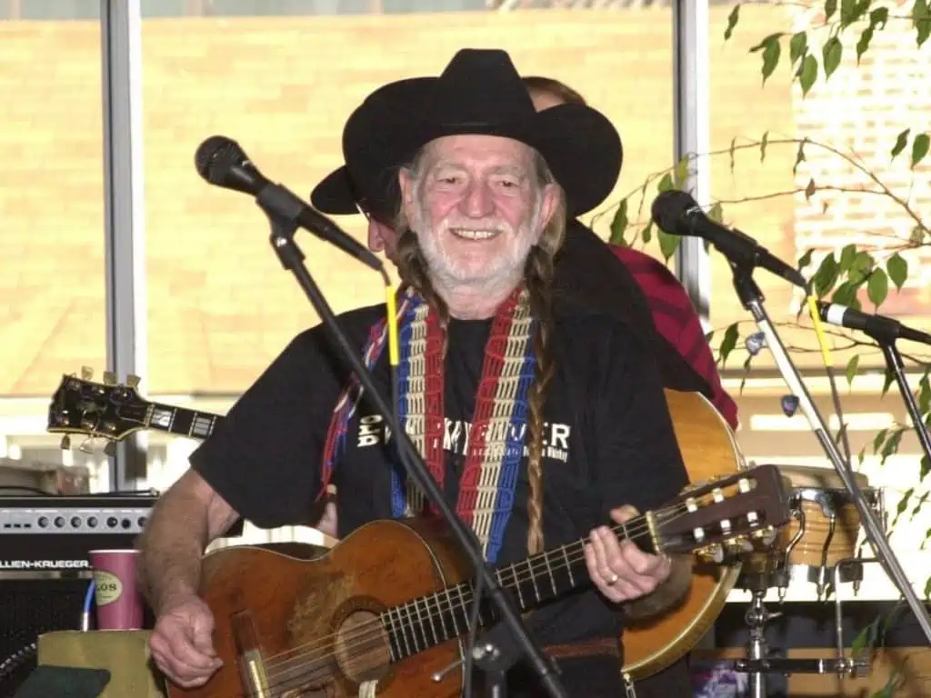 Willie Nelson At A Bookstore Appearance For Facts Of Life And Other Dirty Jokes At Borders Bookstore Westwood 02 09 02 - Texas News, Places, Food, Recreation, And Life.