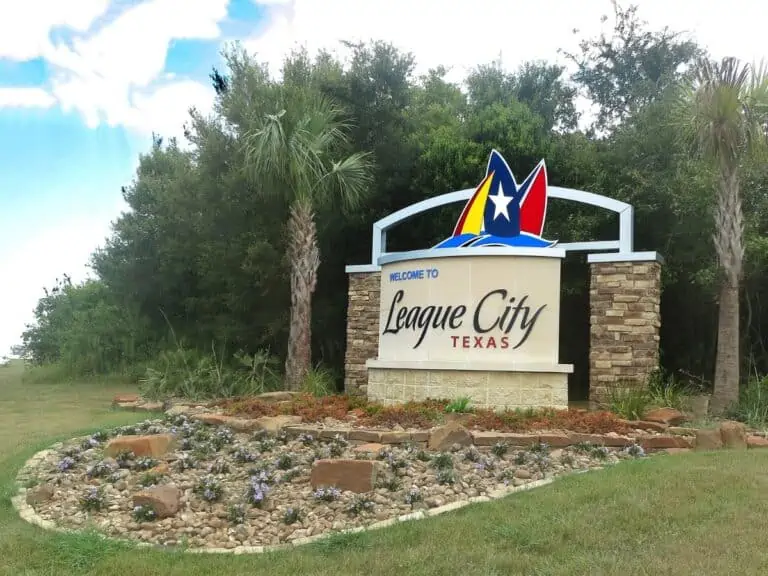 Welcome sign entering League City Texas. - Texas View