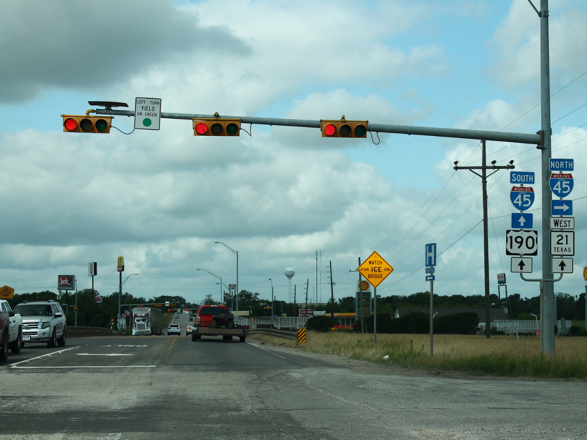 Why Texas Does Traffic Lights Differently Side View ⭐